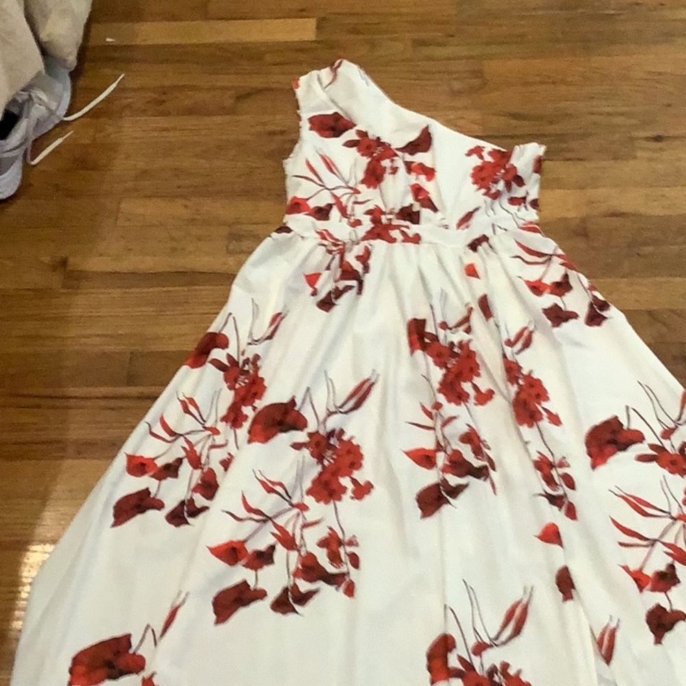 4/$12=NWOT Beautiful Floral Gown